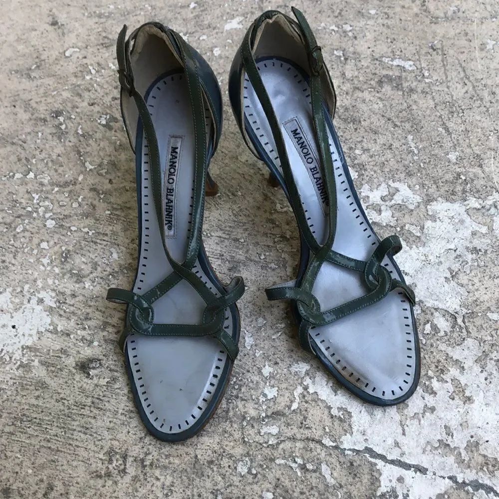 Manolo BlahnikβStrappy sling back